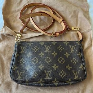Louis Vuitton Monogram Accessories Pouch - vintage but like new.